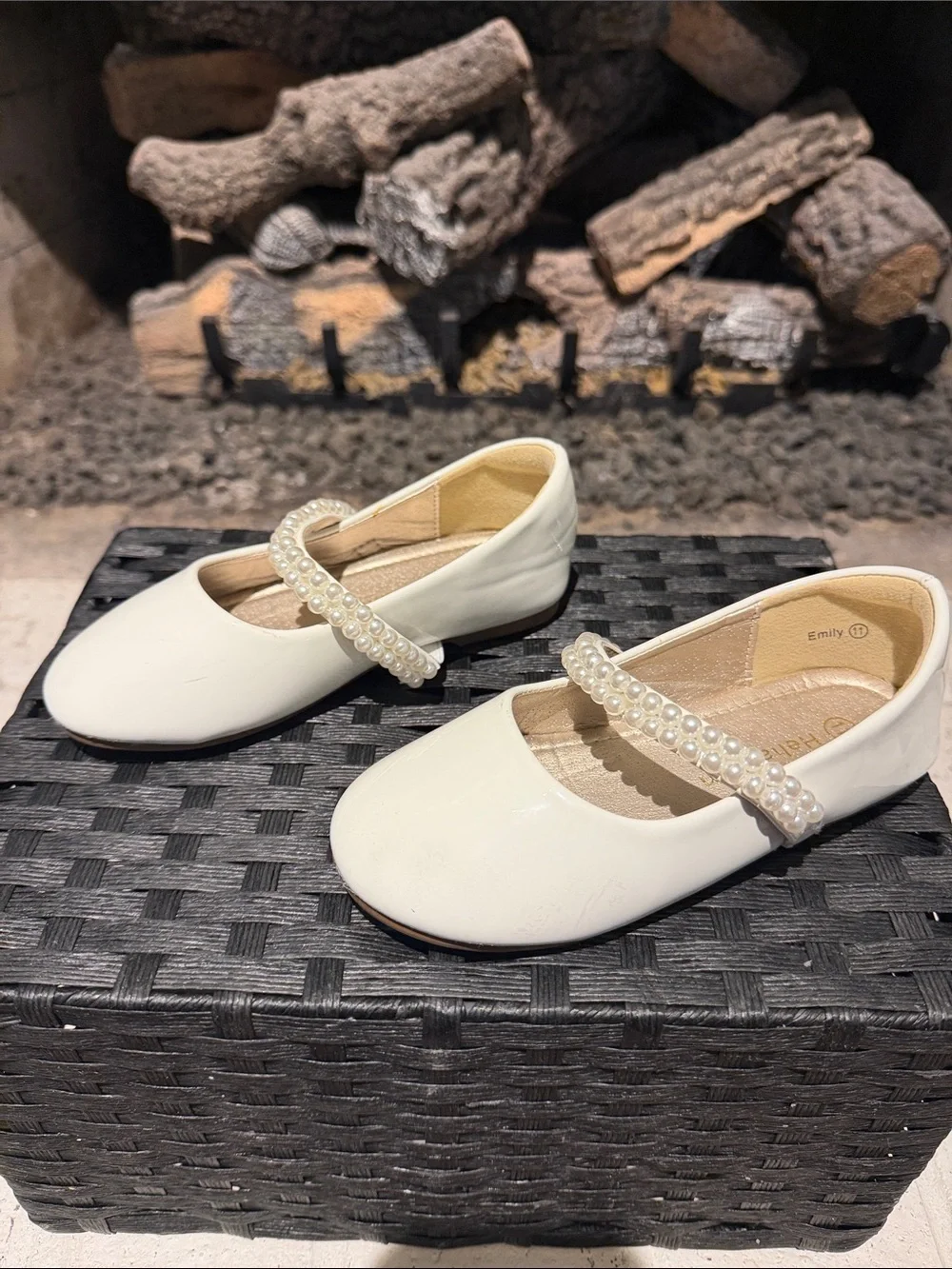 Pearl Strap Girls Dress Shoes in Cream